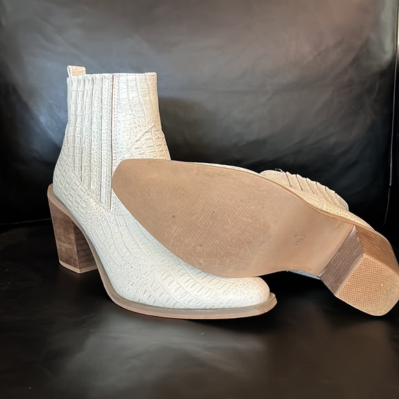 Seven7 Brand Eve Boot - Picture 3 of 4